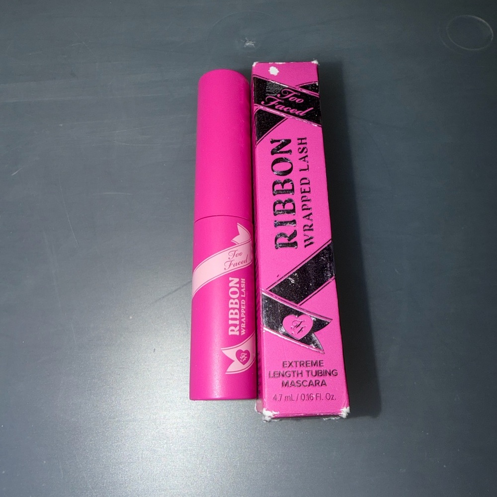 Too Faced Ribbon Volumized Lash Mascara - Travel Size - Picture 5 of 5